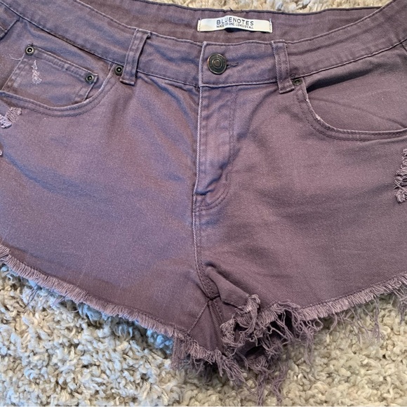 Bluenotes Grey Distressed Jean Shorts Women’s Size 32 - Picture 3 of 8